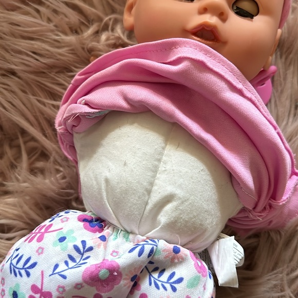 Cute Doll with magnetic soother - Picture 6 of 7